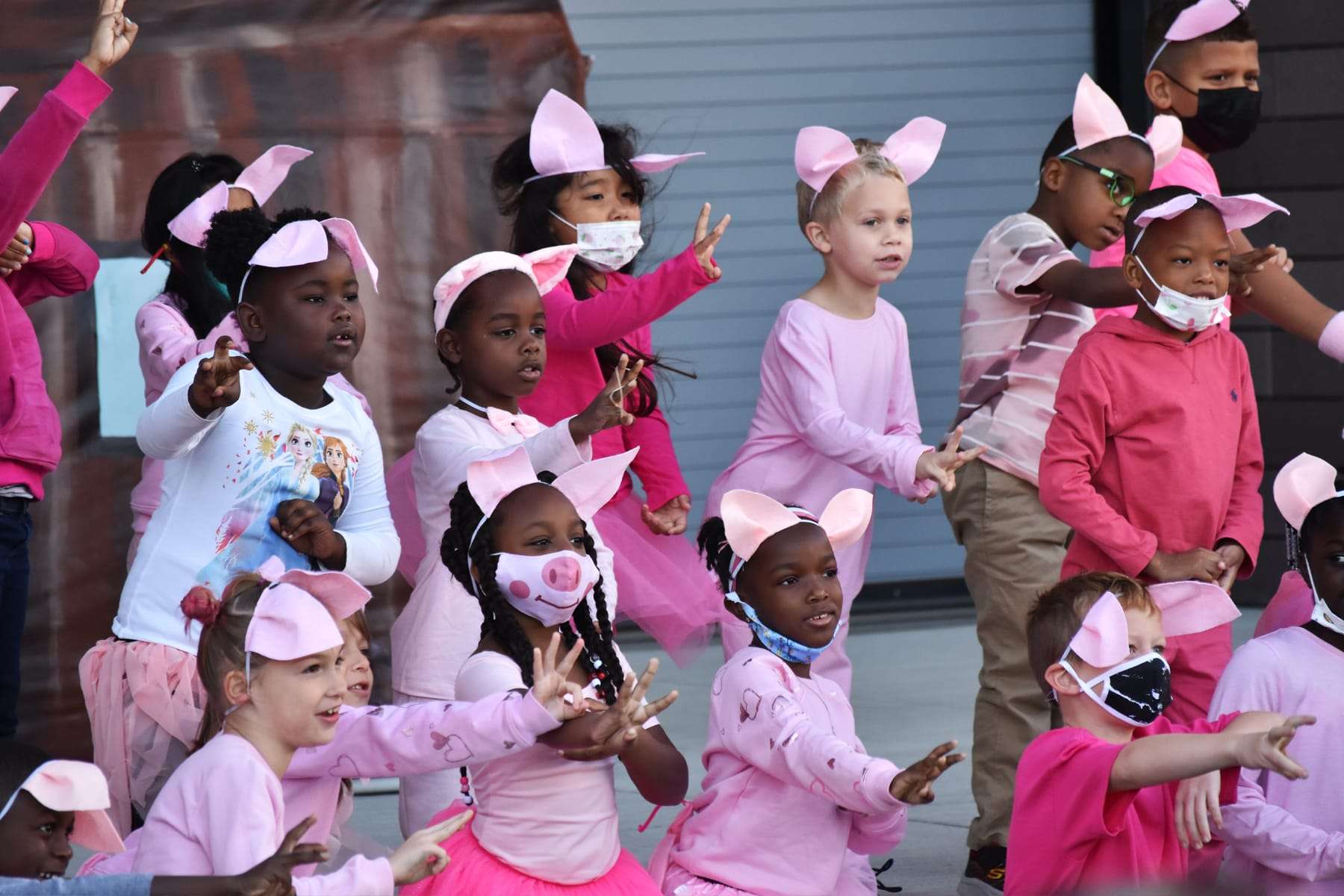 students dresses as pigs